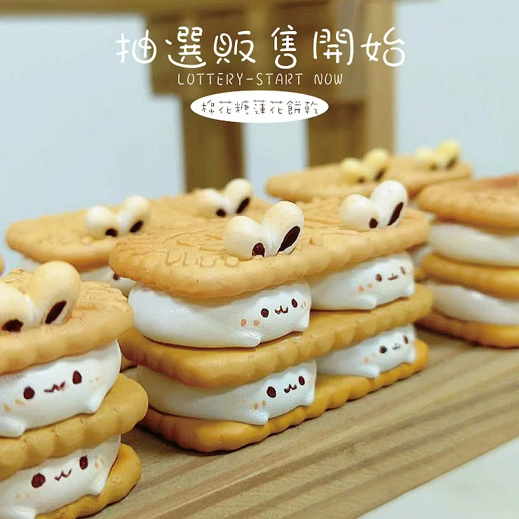 - Foldable and portable cat bagCotton Meow Lotus Cookies - Preorder