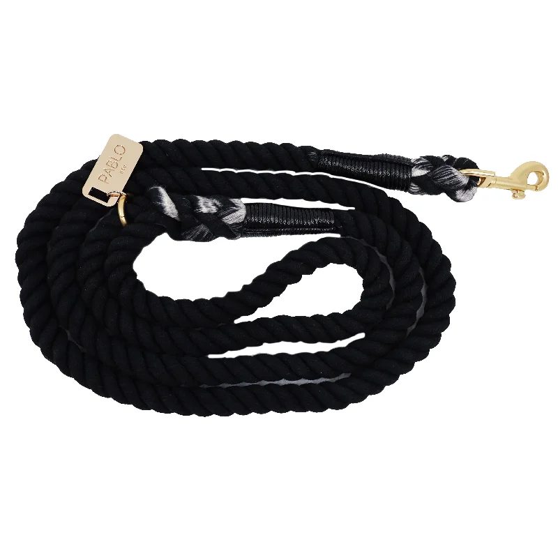 - Degradable pet feces bagRope Leash - Jet Black