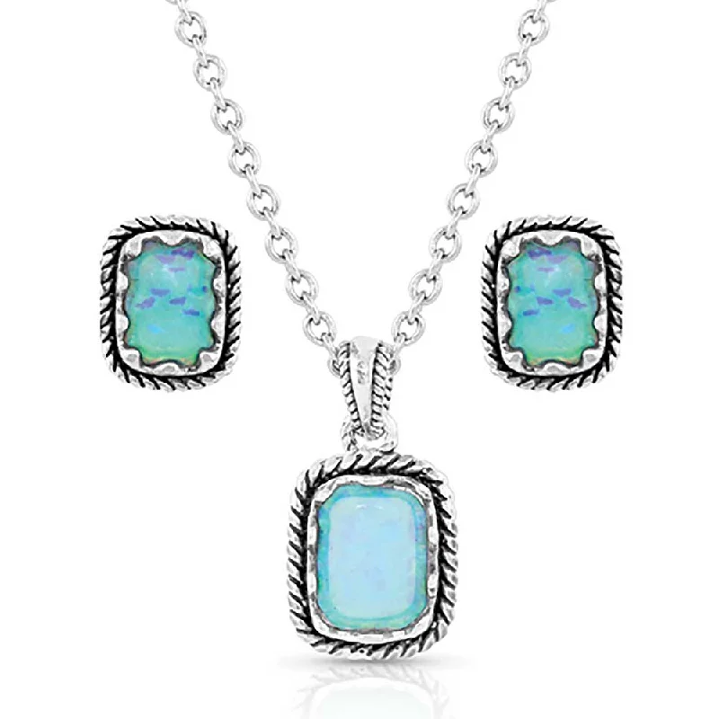 - Pet stroller can be taken on the planeEmerald Pools Roped Silver Jewelry Set